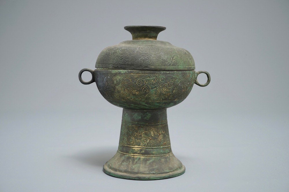 Een Chinese archa&iuml;stische bronzen 'dou', Periode van de Strijdende Staten of later