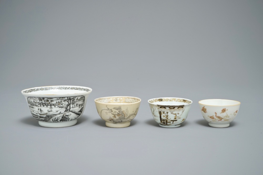 Un bol et trois tasses en porcelaine de Chine grisaille et dor&eacute;, Yongzheng/Qianlong