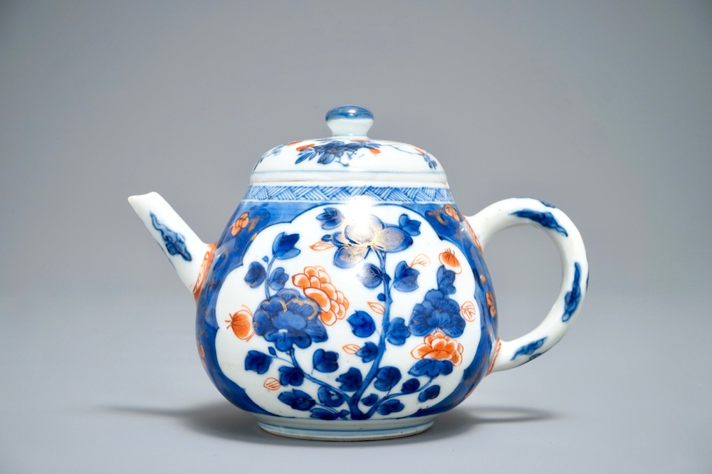 A Chinese Imari-style cadogan teapot, Kangxi