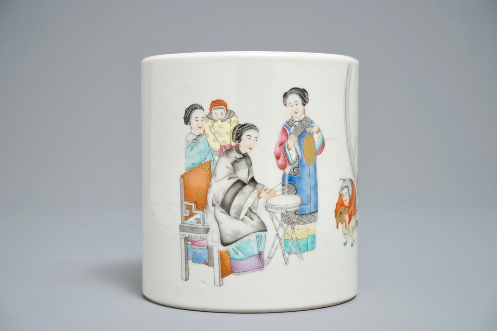 A fine Chinese famille rose brush pot, 19/20th C.