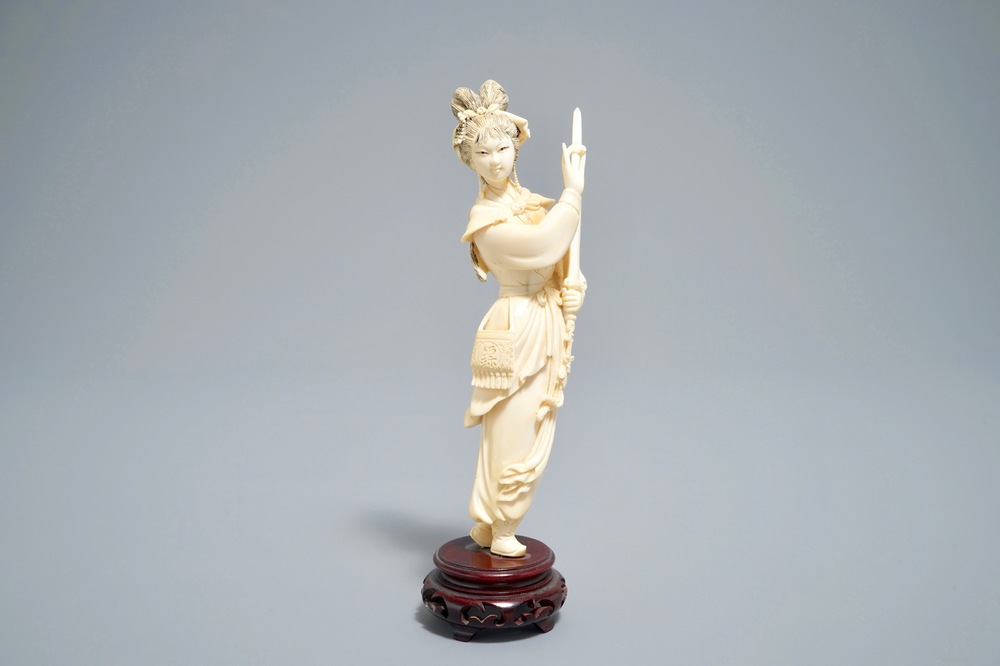 A fine Chinese carved ivory figure of the female warrior Hua Mulan, 1st half 20th C.
