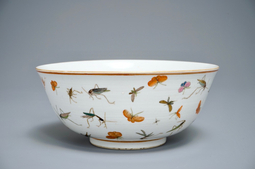 A Chinese famille rose bowl with various insects, Guangxu mark, 19/20th C.