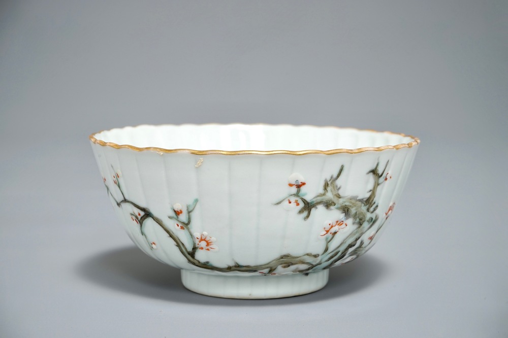 Un bol en porcelaine de Chine qianjiang cai &agrave; d&eacute;cor floral, 19/20&egrave;me