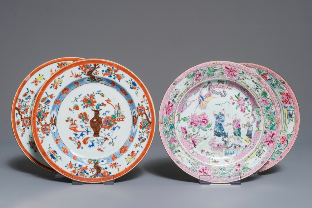 Deux paires d'assiettes en porcelaine de Chine famille rose et verte, Yongzheng/Qianlong