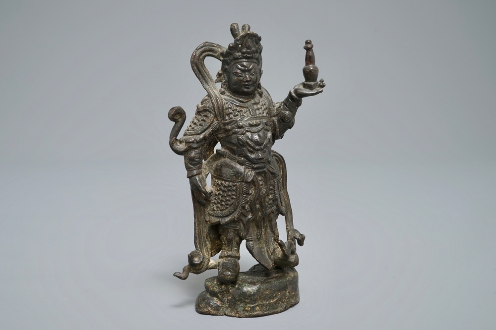 Un mod&egrave;le du roi protecteur Dhanada en bronze, Chine, Ming