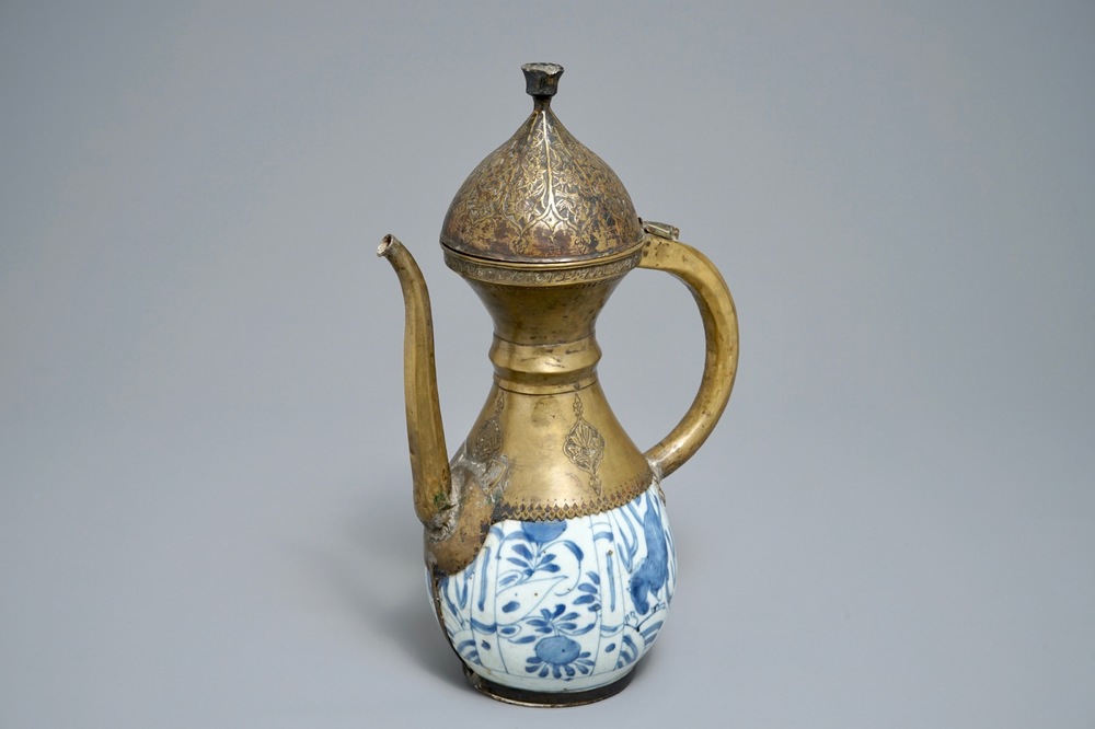 A Chinese blue and white bottle vase with Islamic brass mount, Wanli
