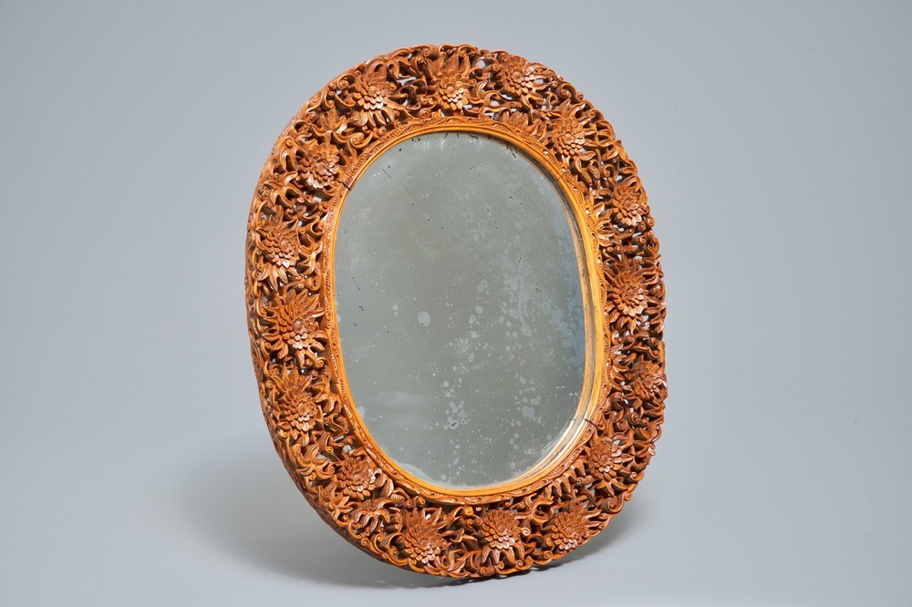 A finely carved Chinese wooden mirror frame, Canton, 19/20th C.