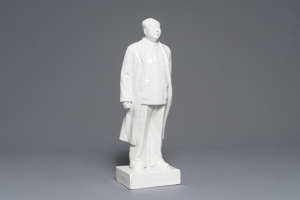 A tall Chinese figure of Mao Zedong standing on a base, 2nd half 20th C.