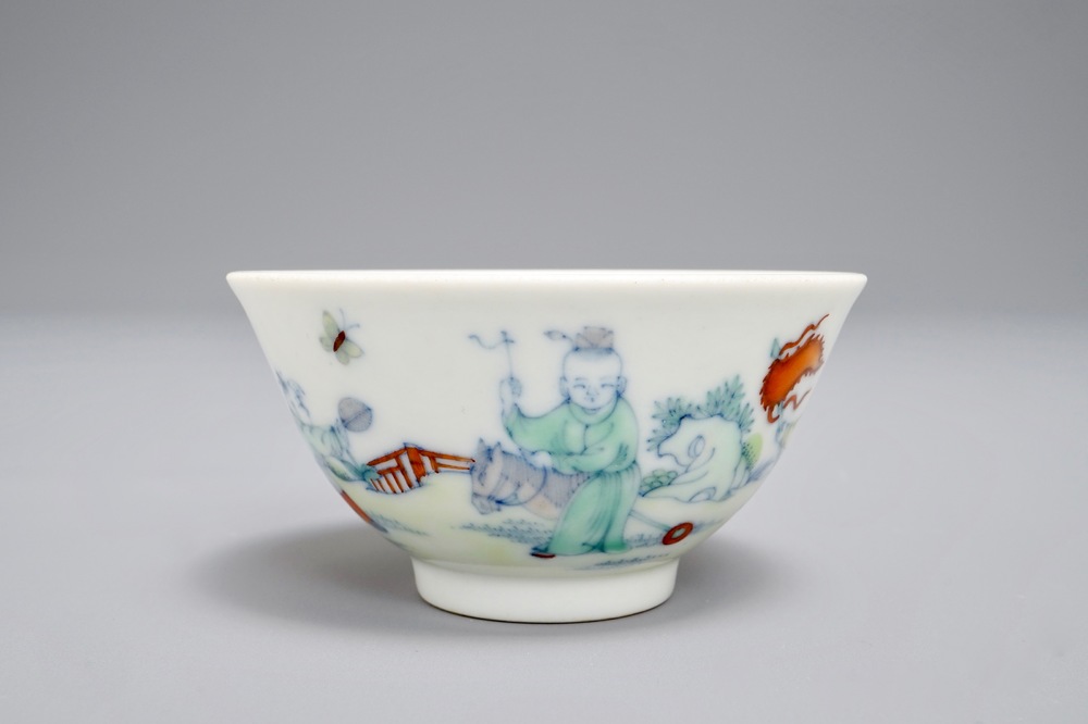 A Chinese doucai tea bowl with playing boys, Yongzheng mark, 19/20th C.