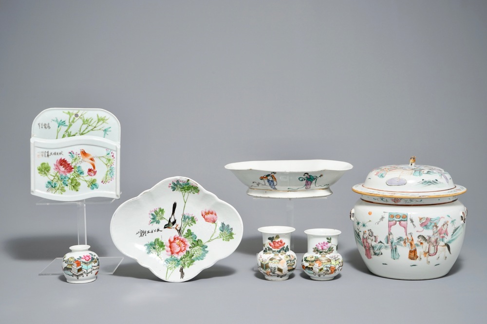 Seven Chinese qianjiang cai and famille rose wares, 19/20th C.