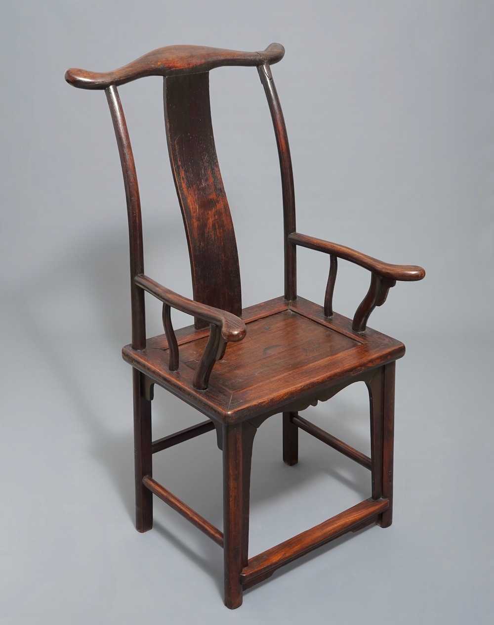 A Chinese wooden yoke-back chair, 19/20th C.