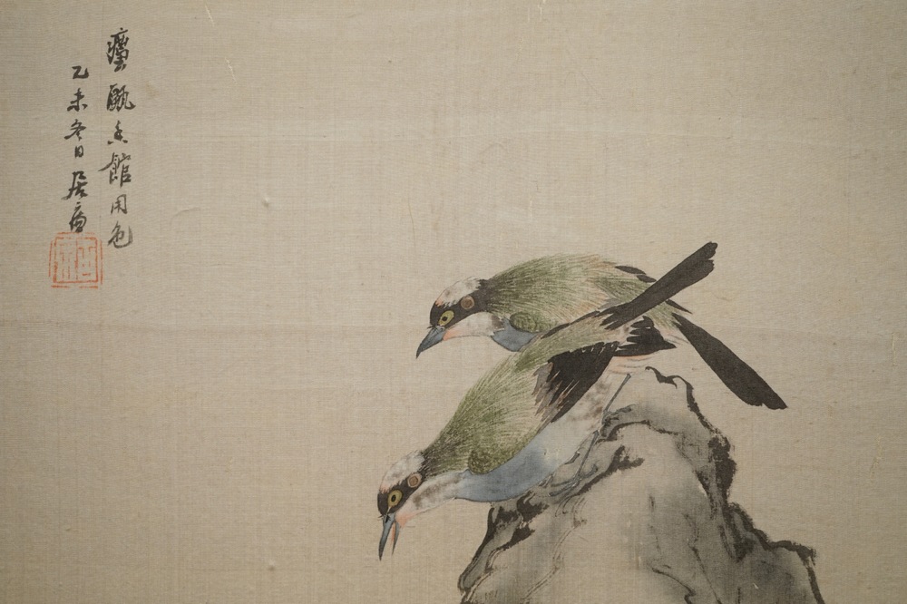 Ju Lian (1828-1904), Vogels op een rots omgeven door pioenen, inkt en aquarel op zijde