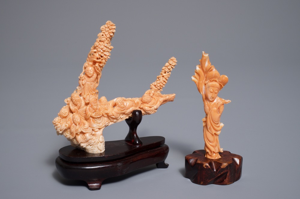 Two Chinese coral carvings on wooden stands, 19/20th C.