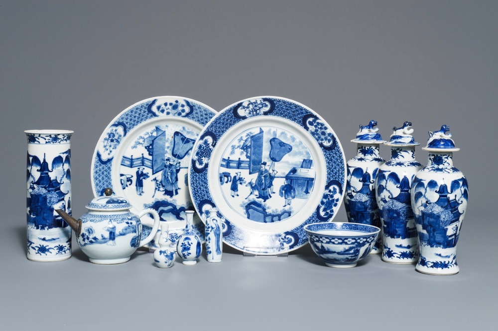 Een fraaie collectie Chinees blauwwit porselein, Kangxi en later