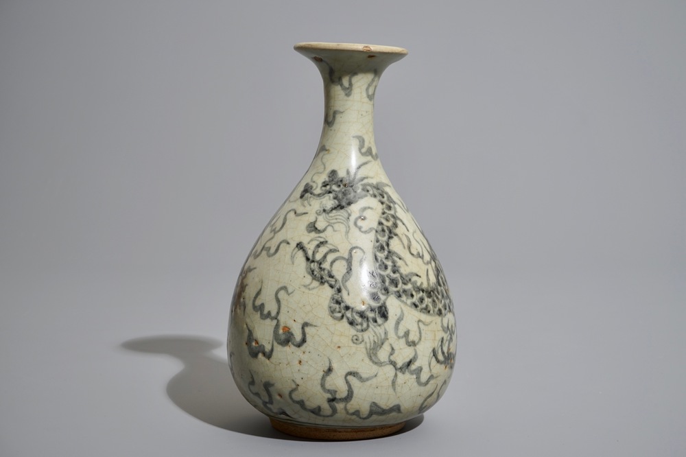 A Thai Sawankhalok blue and white bottle-shaped dragon vase, 17th C.