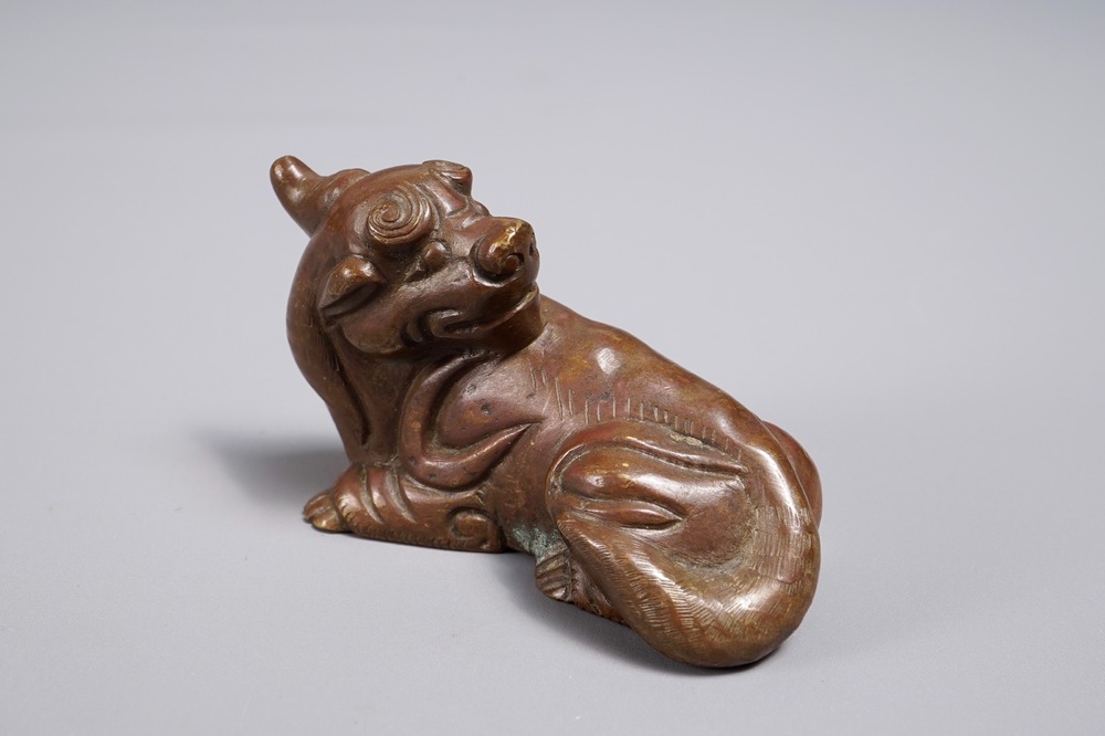 A Chinese bronze scroll or paper weight shaped as a chilong, 18/19th C.