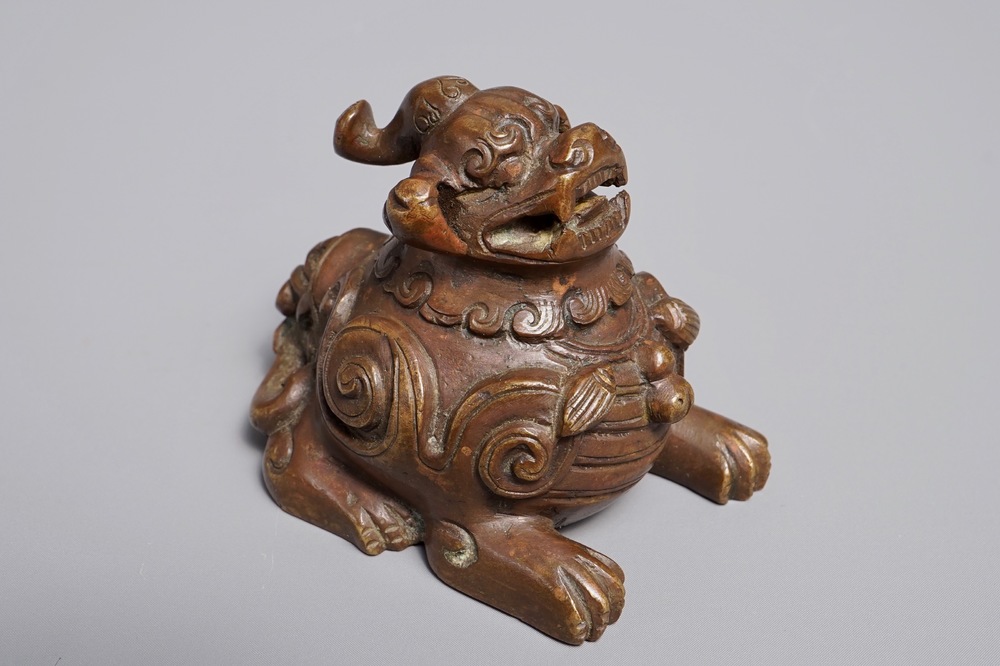 A Chinese bronze scroll or paper weight shaped as a luduan, 17/18th C.