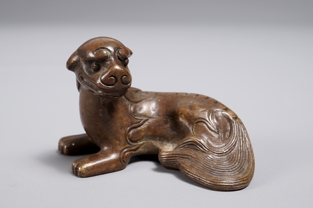 A Chinese bronze scroll or paper weight shaped as a qilin, 18/19th C.