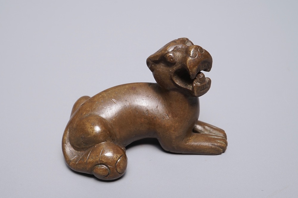 A Chinese bronze scroll or paper weight shaped as a tiger, 18/19th C.