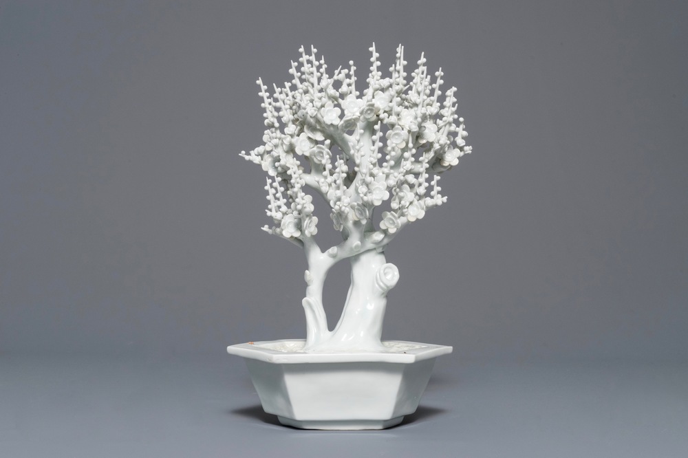 Un mod&egrave;le d'un arbre en porcelaine blanc de Chine, Kangxi