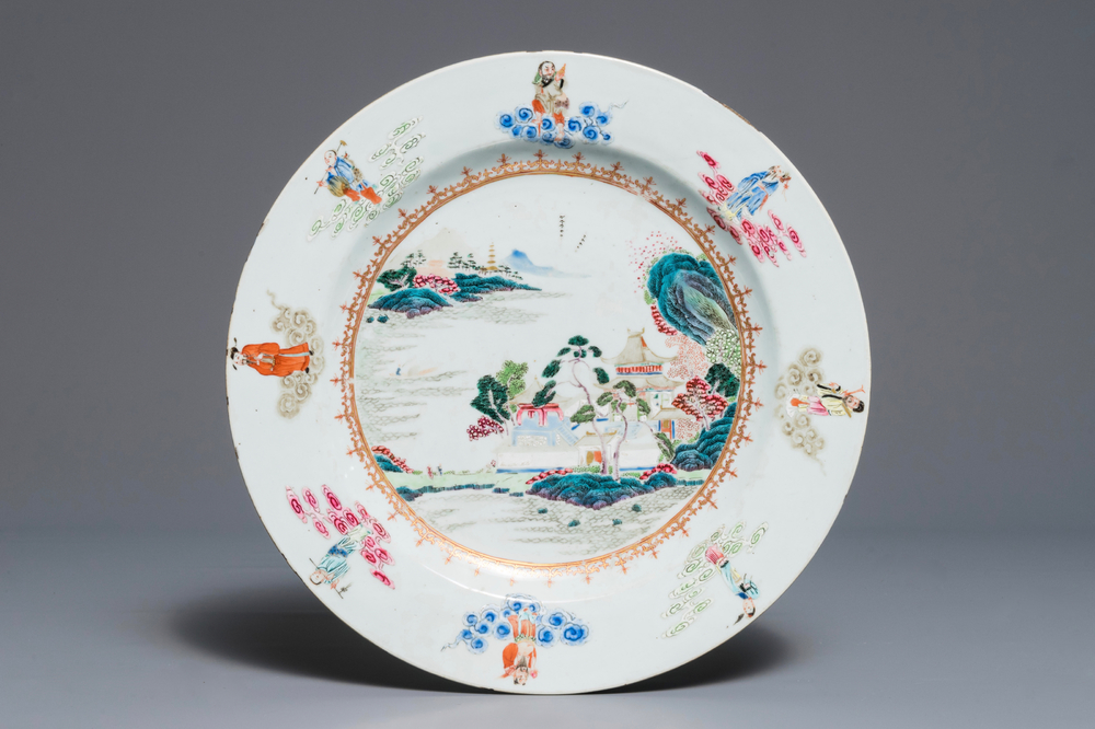 Un plat en porcelaine de Chine famille rose &agrave; d&eacute;cor des 'Huits Immortels' et un paysage, Qianlong