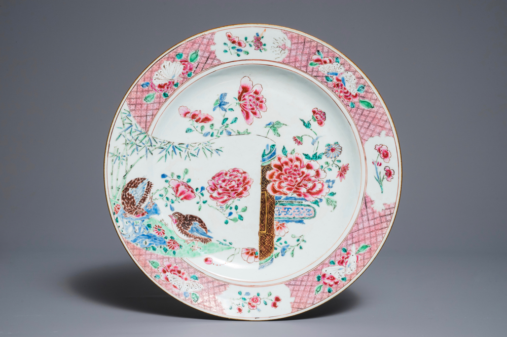 Un grand plat en porcelaine de Chine famille rose &agrave; d&eacute;cor de cailles, Yongzheng