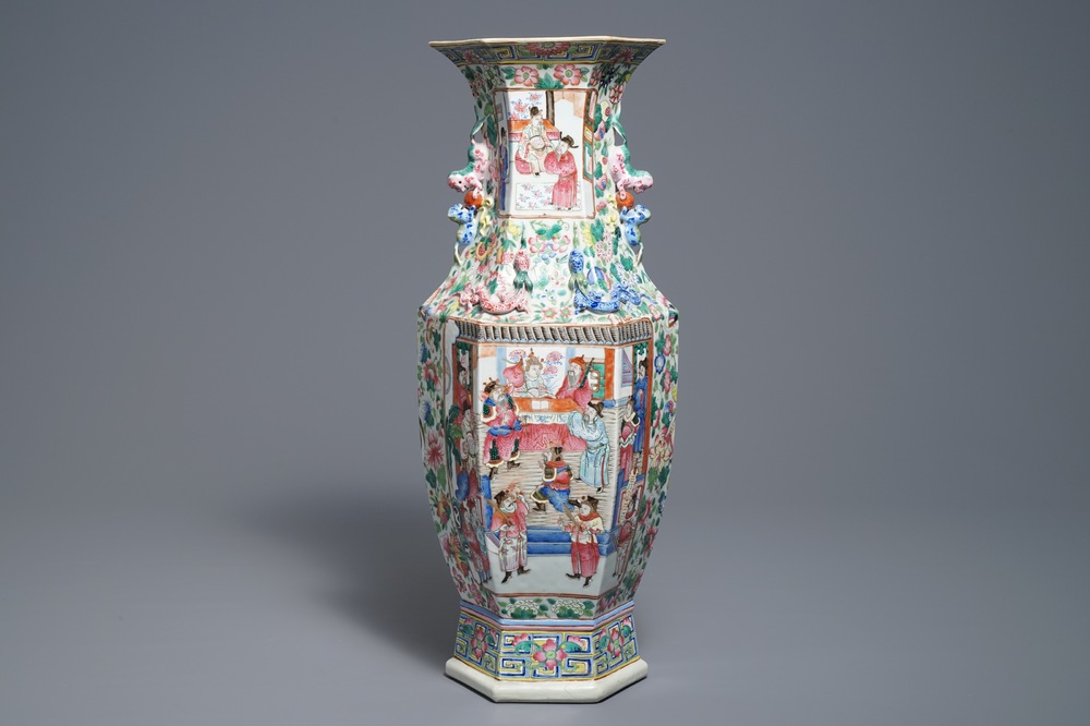 A Chinese famille rose hexagonal vase with figural design, 19th C.