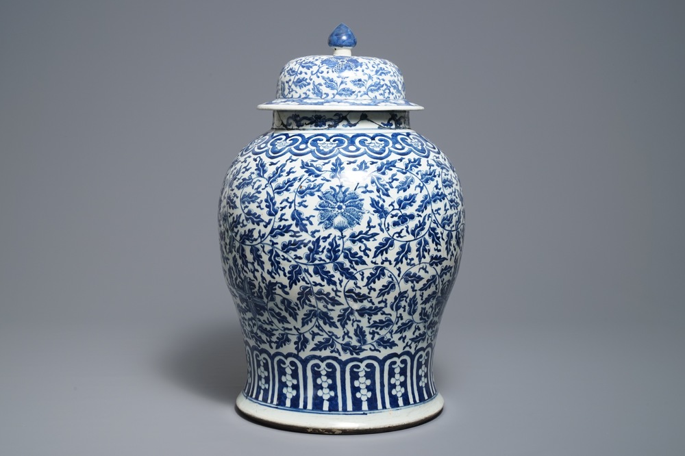 A Chinese blue and white 'lotus scroll' vase and cover, 19th C.