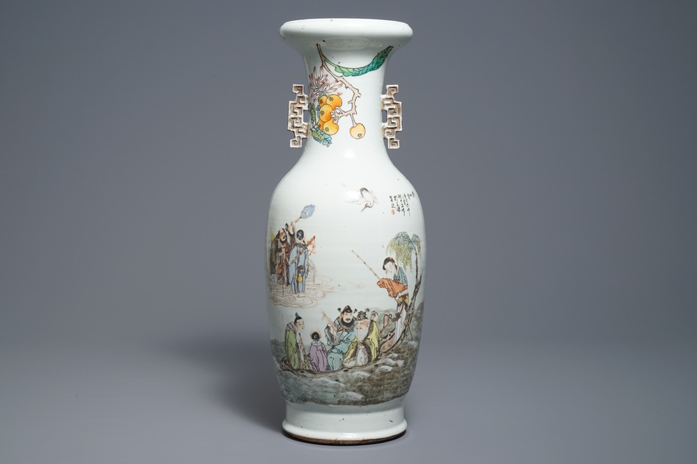 Un vase en porcelaine de Chine qianjiang cai &agrave; d&eacute;cor d'Immortels, 19/20&egrave;me