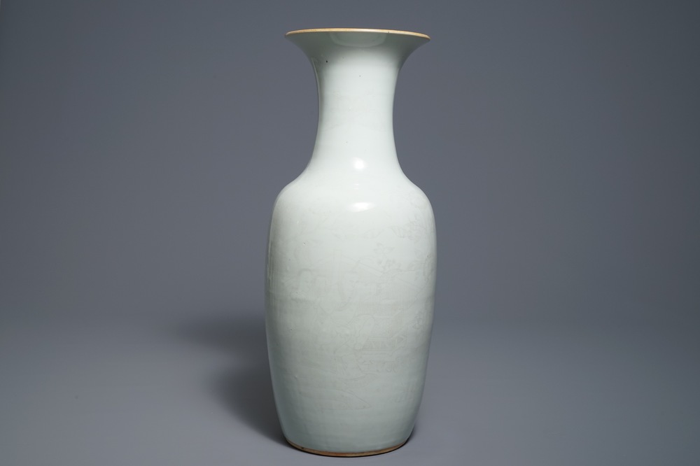 A Chinese blanc de Chine vase with incised underglaze design, 19th C.