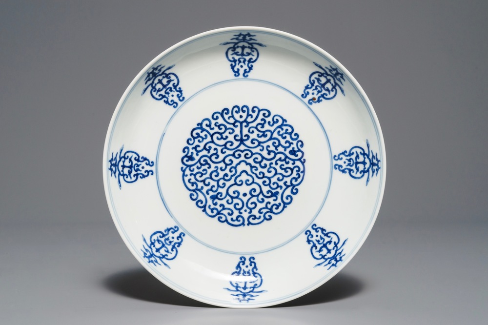 A Chinese blue and white 'shou' plate, Tongzhi mark, 19/20th C.