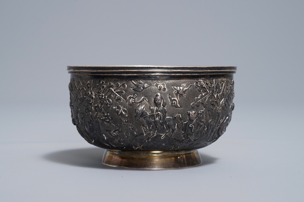 A Chinese silver relief-decorated bowl, marked Qing Xiang, 19/20th C.