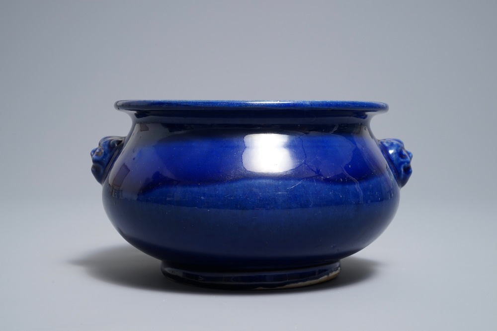 Een Chinese monochrome blauwe wierookbrander, Kangxi/Qianlong