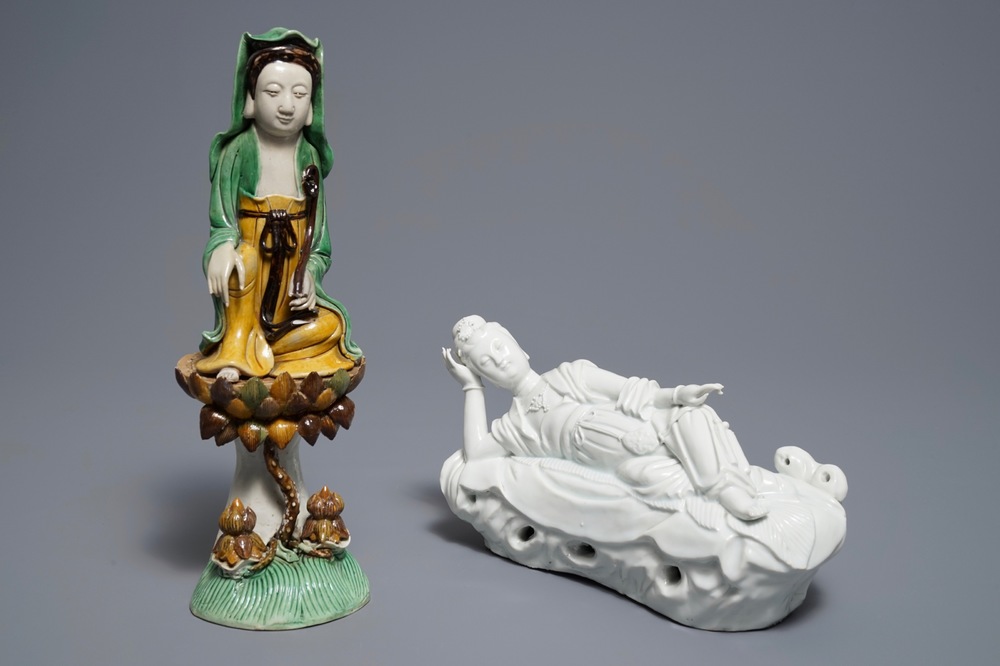 Deux mod&egrave;les de Guanyin en porcelaine blanc de Chine et famille verte, 18/19&egrave;me