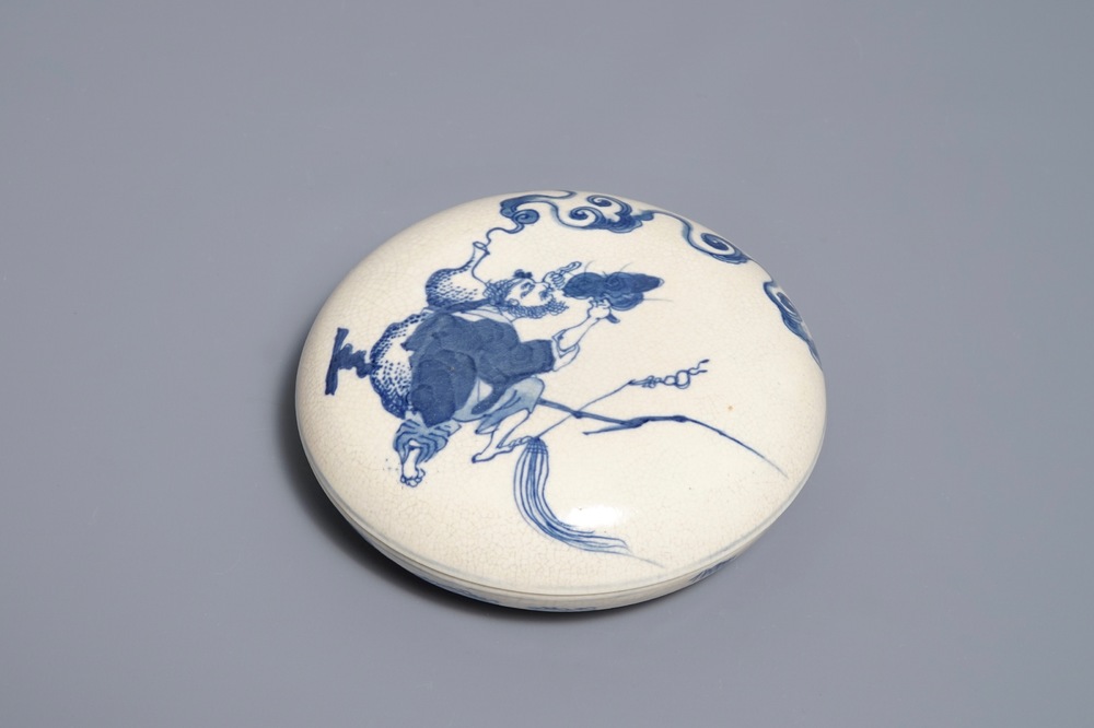 Une bo&icirc;te &agrave; cire en porcelaine de Chine bleu et blanc, marque de Kangxi, 19&egrave;me