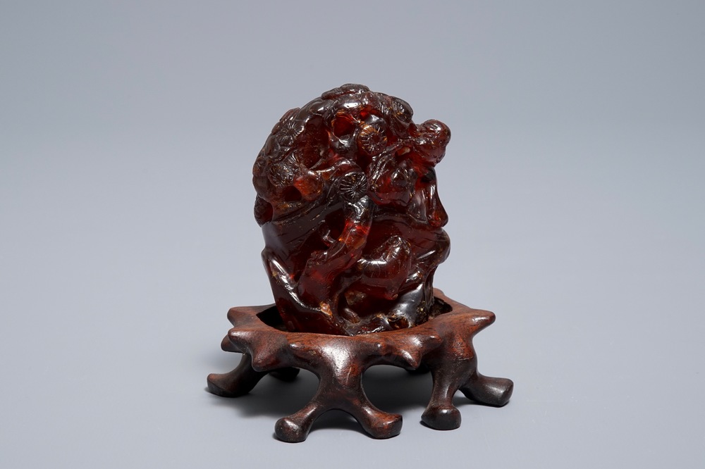 A Chinese carved amber group of a tiger below a pine tree and a dragon, 19/20th C.