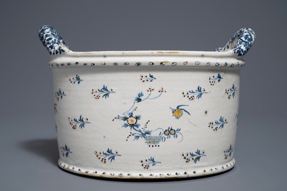 A Brussels faience 'La haie fleurie' rope twist handles basin or cooler, 18th C.