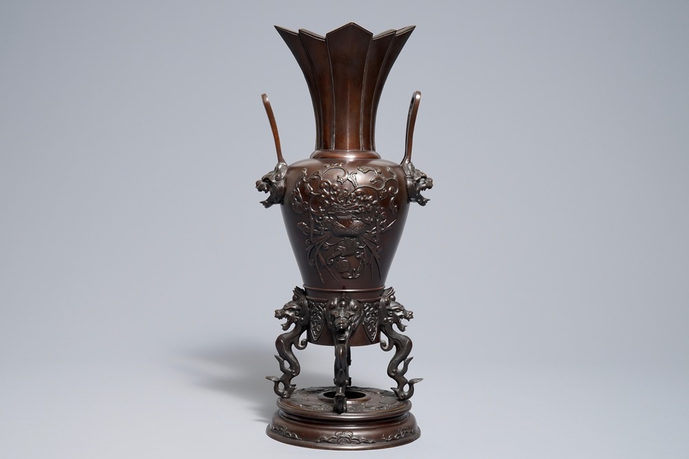 Un grand br&ucirc;le-parfum koro en bronze, Japon, Meiji, 19&egrave;me