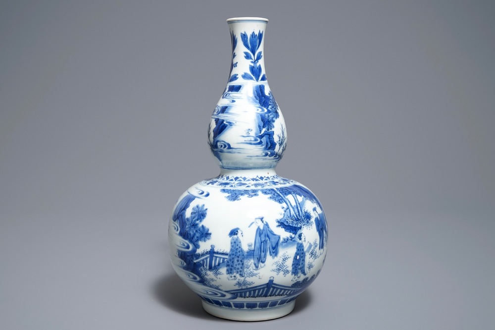 A fine Chinese blue and white double gourd vase, Transitional period