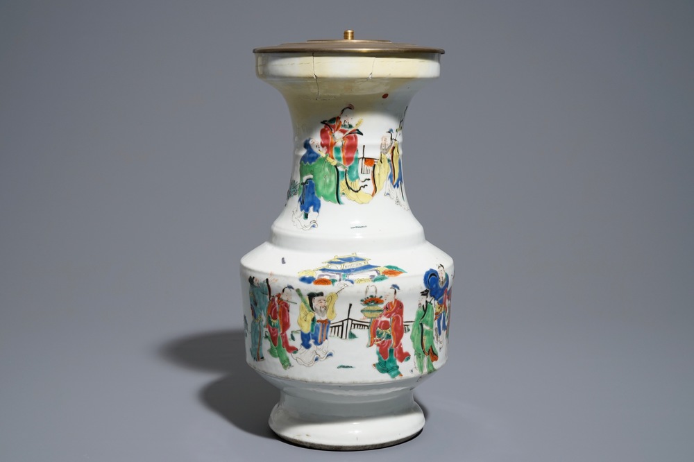 Un vase en porcelaine de Chine famille rose &agrave; d&eacute;cor d'Immortels, Yongzheng