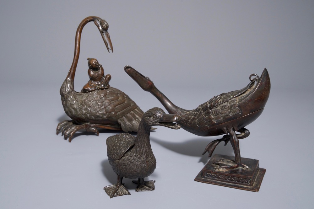Drie Chinese bronzen wierookbranders in de vorm van eenden en ganzen, 18/19e eeuw