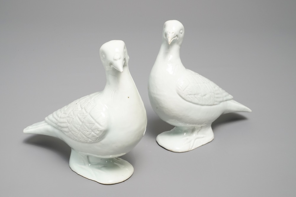 A pair of Chinese blanc de Chine models of doves, 18/19th C.