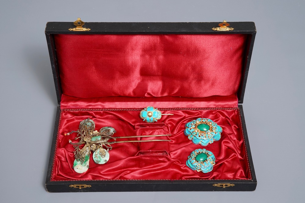 Quatre ornements en argent, jade et plumes de martin-p&ecirc;cheur, Chine, 19/20&egrave;me