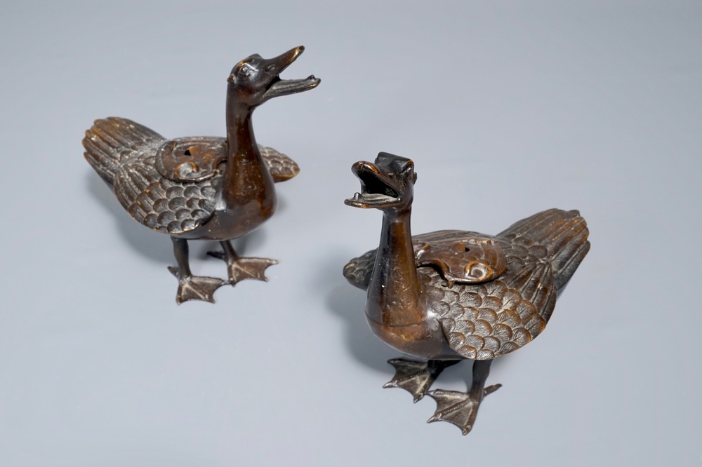 A pair of Chinese bronze duck-shaped incense burners and covers, 18/19th C.