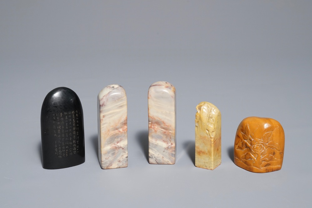 Cinq sceaux en pierre de savon et bois, Chine, 19/20&egrave;me