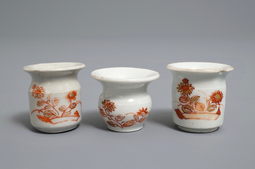 Two Japanese imari miniature albarello ointment jars and a cuspidor, Edo, 18th C.