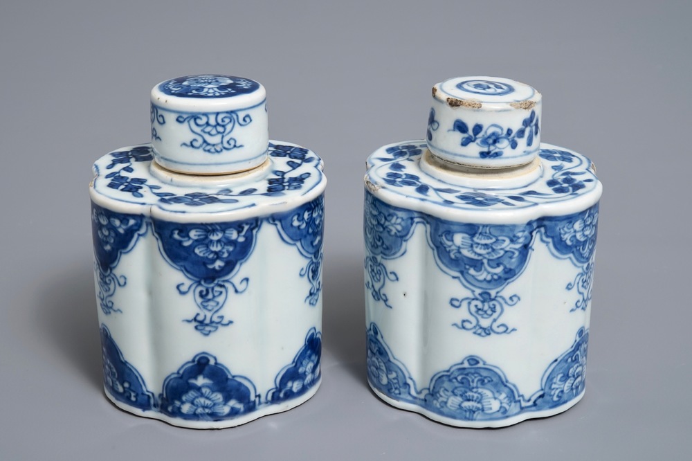 A pair of Chinese blue and white tea caddies and covers, Kangxi