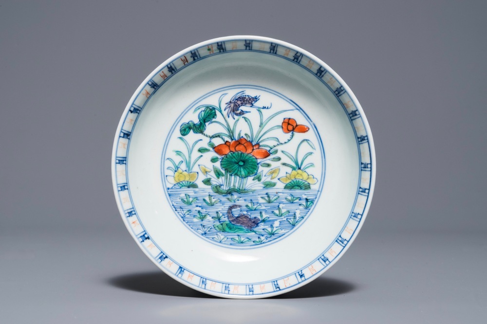 Une assiette en porcelaine de Chine doucai &agrave; d&eacute;cor de canards, Yongzheng