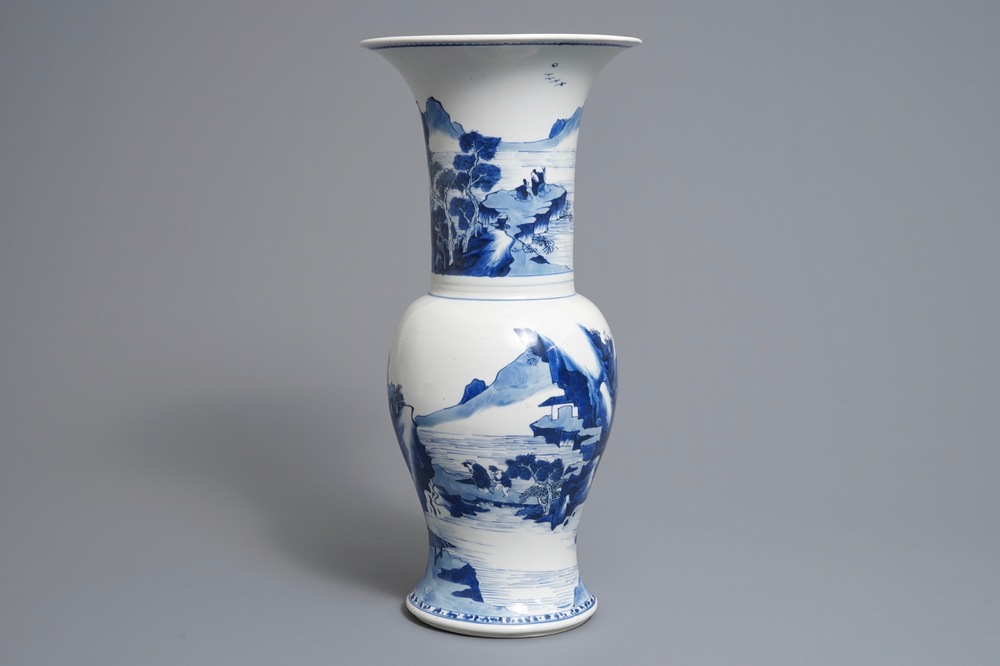 Een Chinese blauwwitte yenyen vaas met rivierlandschappen, Kangxi