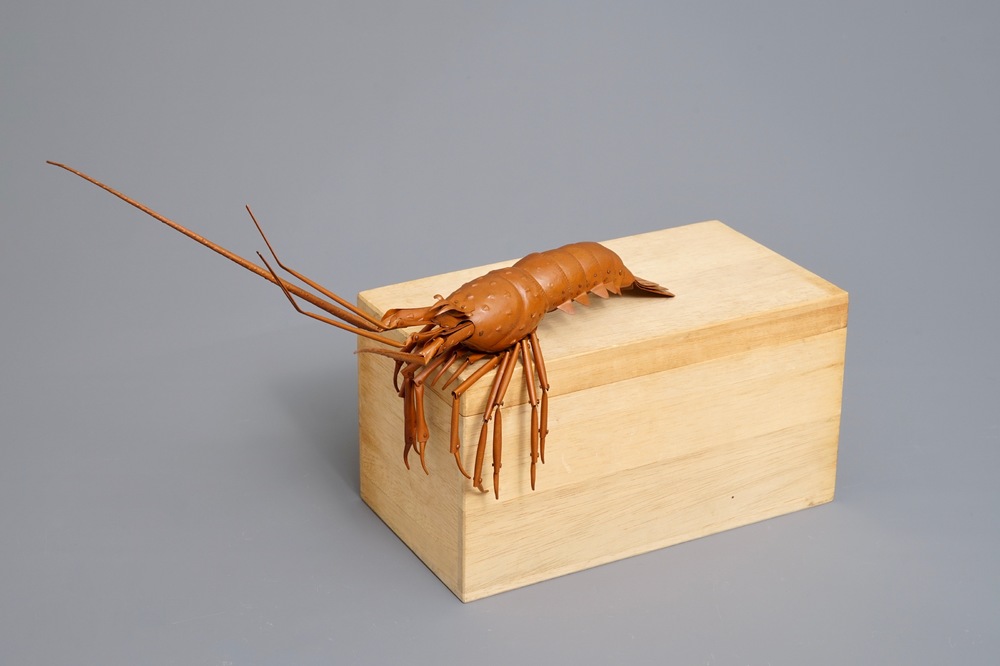 Un okimono 'jizai' en cuivre figurant une langouste, sign&eacute; Myochin, Showa, 20&egrave;me